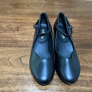 NWOT So Danca Celine character shoes in Black